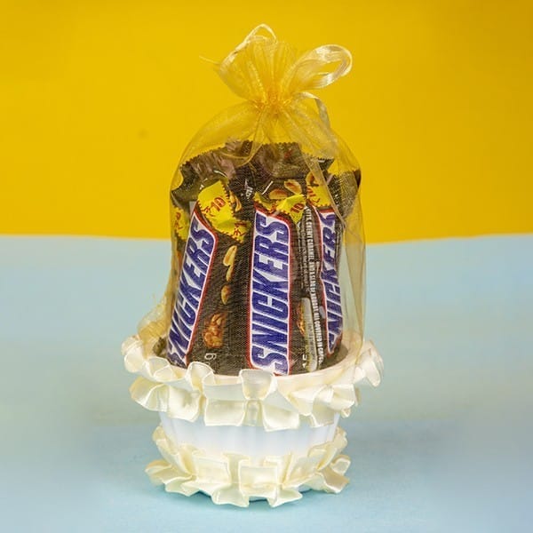 Vending India X Snickers Diwali Gift Bundle - Snickers Potli Gift Pack (4  Peanut, 3 Almond & 3 Butterscotch) With a Diya/Tea Light Holder of Choice|  Goddess Lakshmi Shadow Diya/T Light Holder -