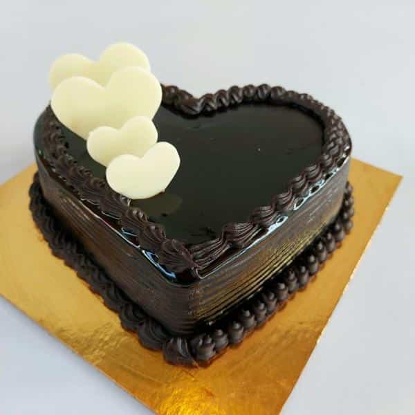 Order Eggless Chocolate Truffle Cake 1 Kg Heart Shape Online | IndiaCakes