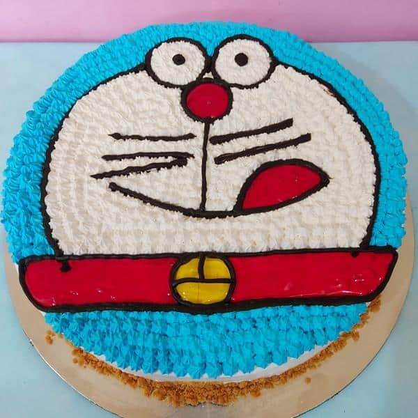 For my birthday, I got inspired to make this outline/cartoon cake (it's  actually a layered chocolate chip cookie inside)! : r/crafts