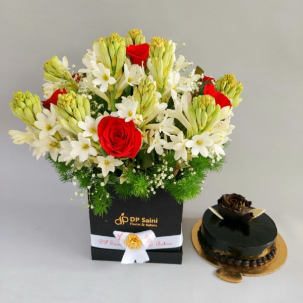 Red Rose , Rajnignadha Box with Cake