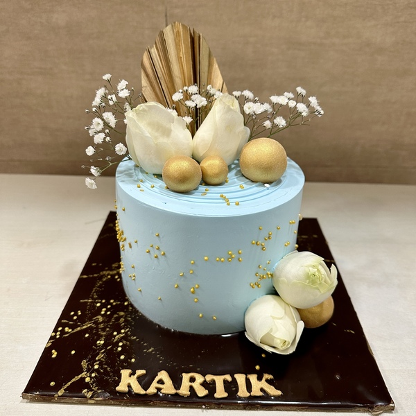 💙+🤍+🖤 Themed 1 kg tall cake for birthday celebration #gentlemancake . .  @sucre_by_suprabha @suprabha_sharma . . #cakesofinstag… | Birthday cake,  Tall cakes, Cake