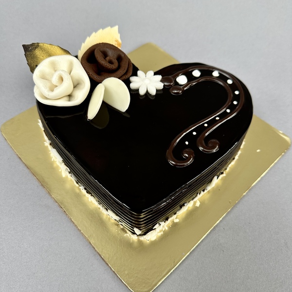 Buy/Send Chocolate Truffle Heart Cake Half Kg Eggless Online- FNP
