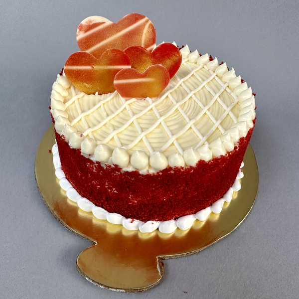 Erivum Puliyum: Red Velvet Cake with Red Roses & Happy New Year !!
